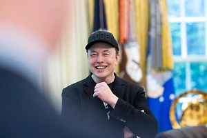Elon Musk becomes a trillionaire again after SpaceX and Tesla shares rise